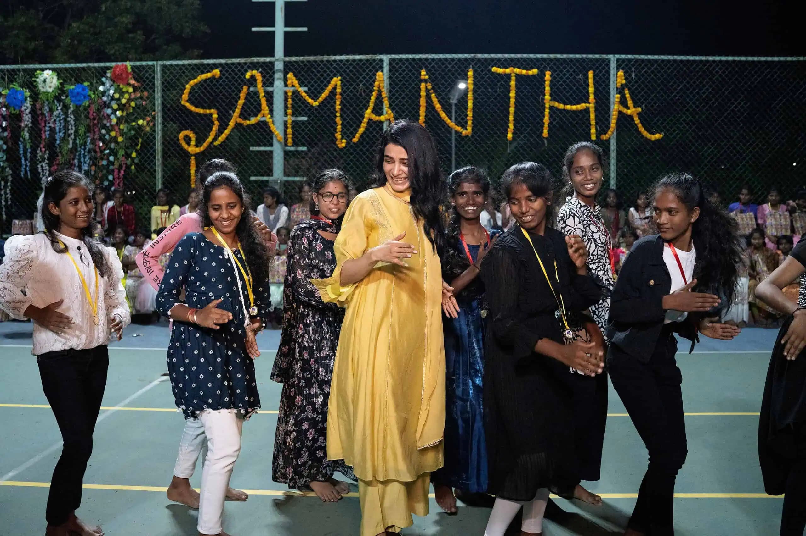 సమంత 250 అనాథల పిల్లలకు దీపావళి సంతోషం విరిసింది!