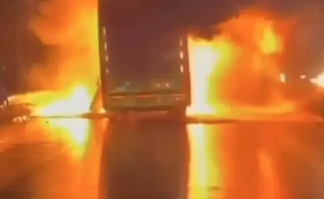 కర్నూలు సమీపంలో బస్సు దుర్ఘటన: 20 మంది మృతి, పలువురు తీవ్రంగా గాయాలు