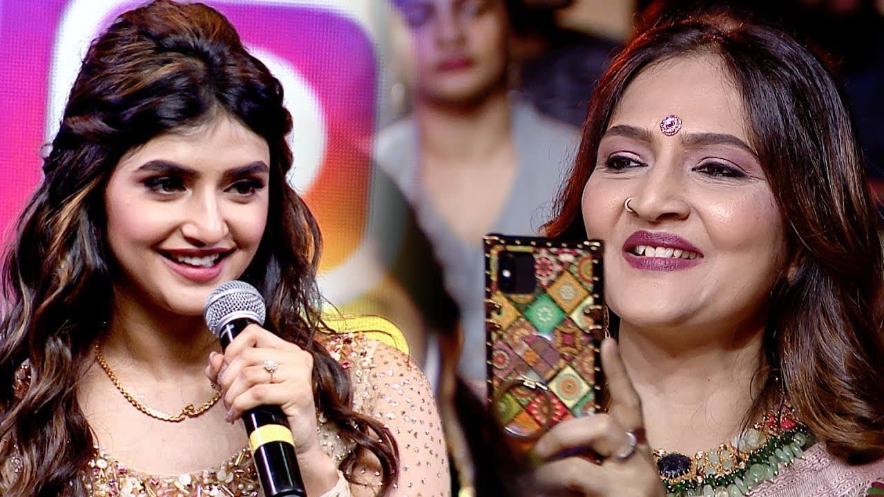 శ్రీలీలను నిజంగానే ఆమె తల్లి నియంత్రిస్తుందా?హీరోయిన్ రిప్లై విన్నారా?