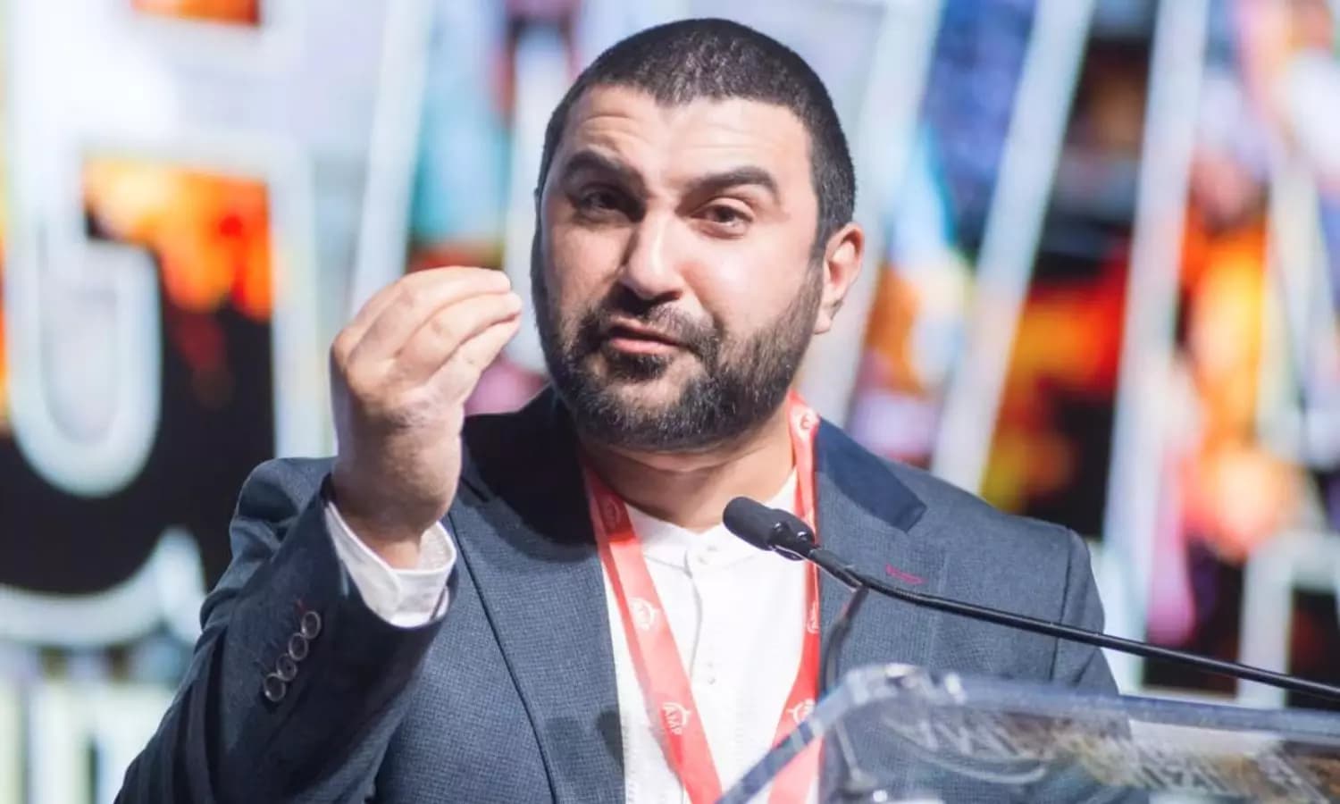 అమెరికా విమానాశ్రయంలో షాక్: కాలిఫోర్నియాలో బ్రిటీష్ వ్యాఖ్యాత సామీ హమ్దిని అదుపులోకి తీసుకున్న ఫెడరల్ అధికారులు!