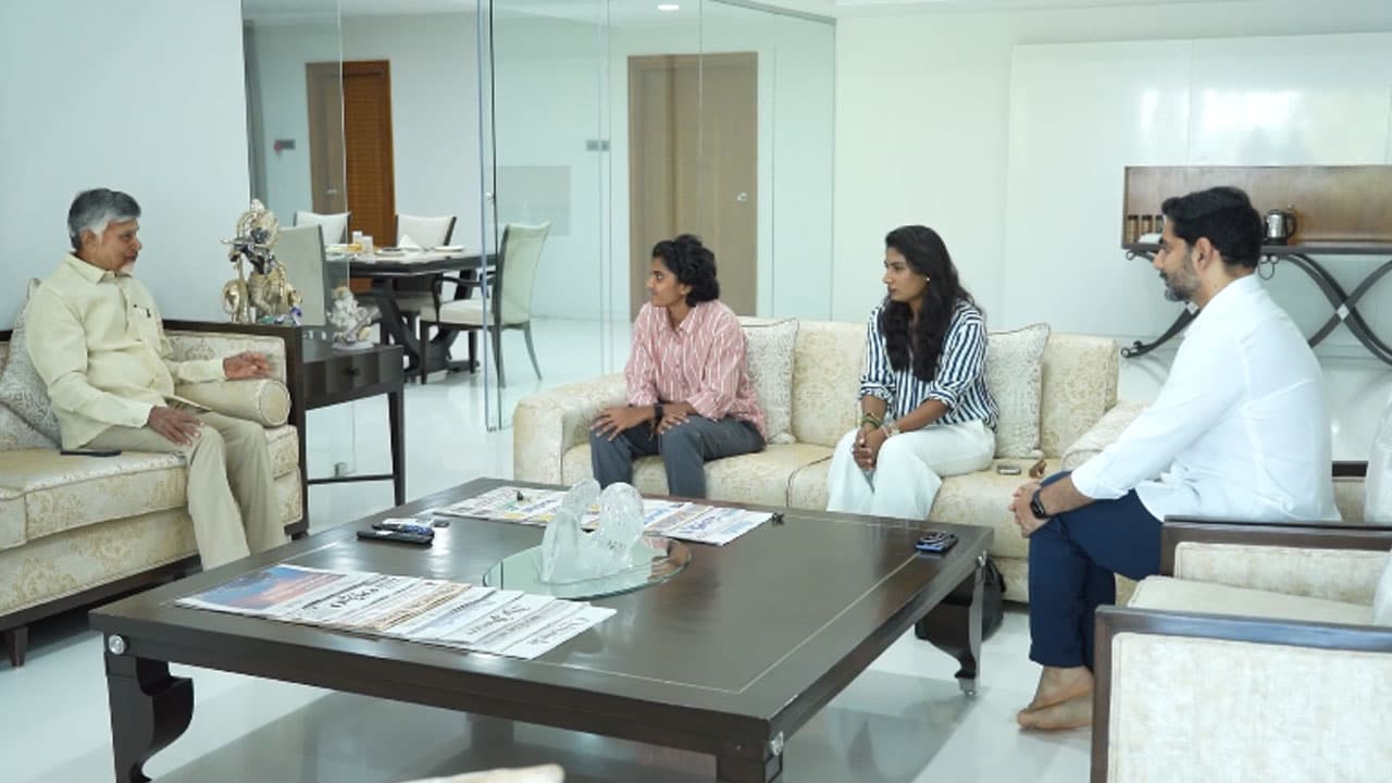 వరల్డ్ కప్ విజేత శ్రీచరణికి సీఎం చంద్రబాబు అభినందనలు