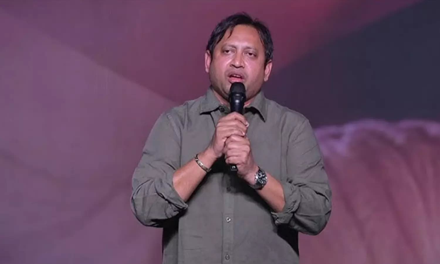 రష్మిక సినిమాలో చున్నీ సీన్ వివాదం.. ఎస్కేఎన్ చెప్పిన నిజం ఇదే!