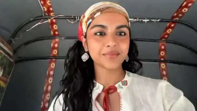 రెండు సెకన్ల వీడియోతో దేశం మొత్తం దృష్టి… ఎవరు ఈ వైరల్ ఆటో గర్ల్?