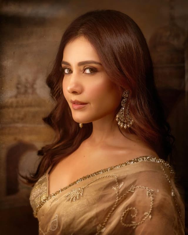 రాశి స్టైల్ నెట్టింట హంగామా!