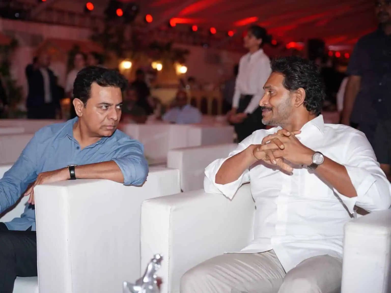 ఈ బెంగళూరు భేటీ భవిష్యత్ రాజకీయ సంకేతమా ?