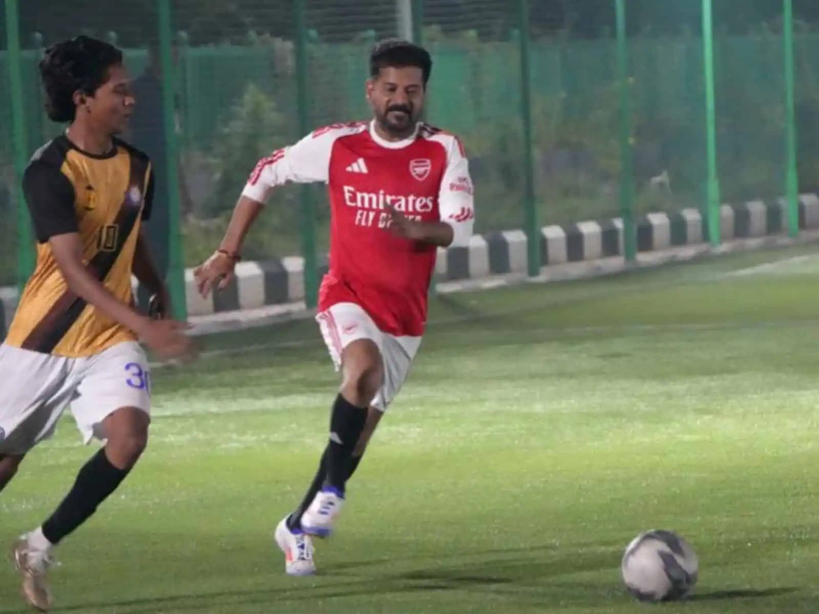 మెస్సీ మ్యాచ్ కోసం రెడీ అవుతున్న సీఎం రేవంత్ రెడ్డి