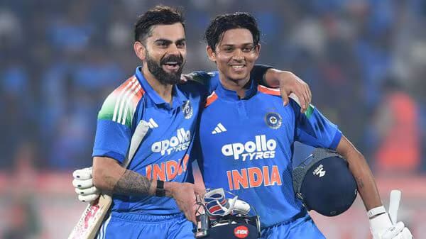 మూడు ఫార్మాట్లలో శతకాలు చేసిన  భారత ఆటగాళ్లు!