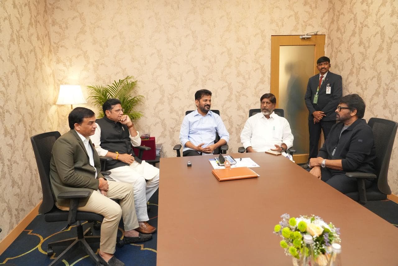 సినీ ఇండస్ట్రీ అభివృద్ధికి మరిన్ని సమావేశాలు నిర్వహిస్తాం... గ్లోబల్ సమ్మిట్‏లో మెగాస్టార్ చిరంజీవి...