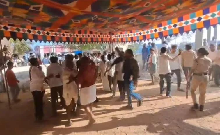 ఒకే ఓటు తేడాతో ఘనపూర్‌ లో ఘర్షణ, భారీ పోలీస్ చర్య
