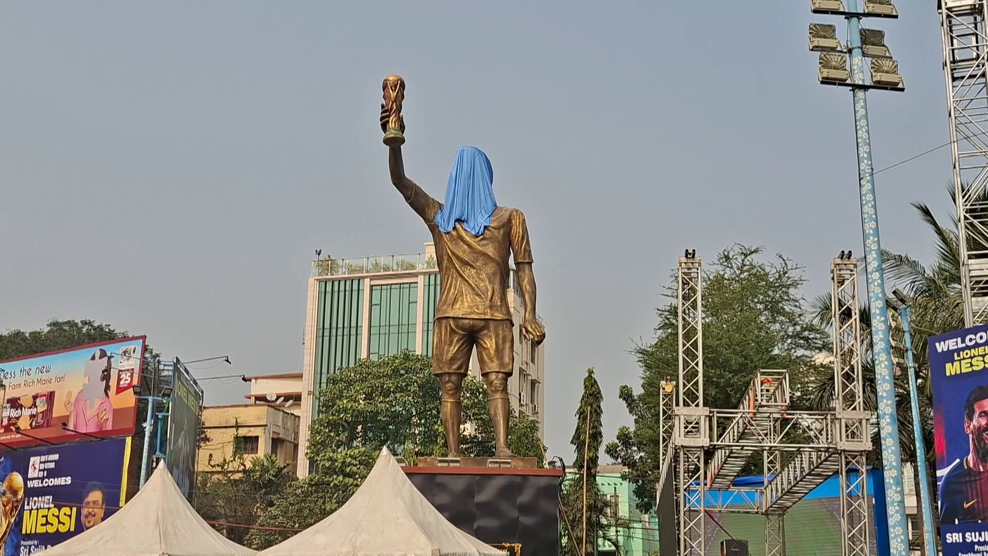 కోల్‌కతాలో ఫుట్‌బాల్ లెజండ్ మెస్సీ టూర్.. అభిమానులతో ఘన స్వాగతం