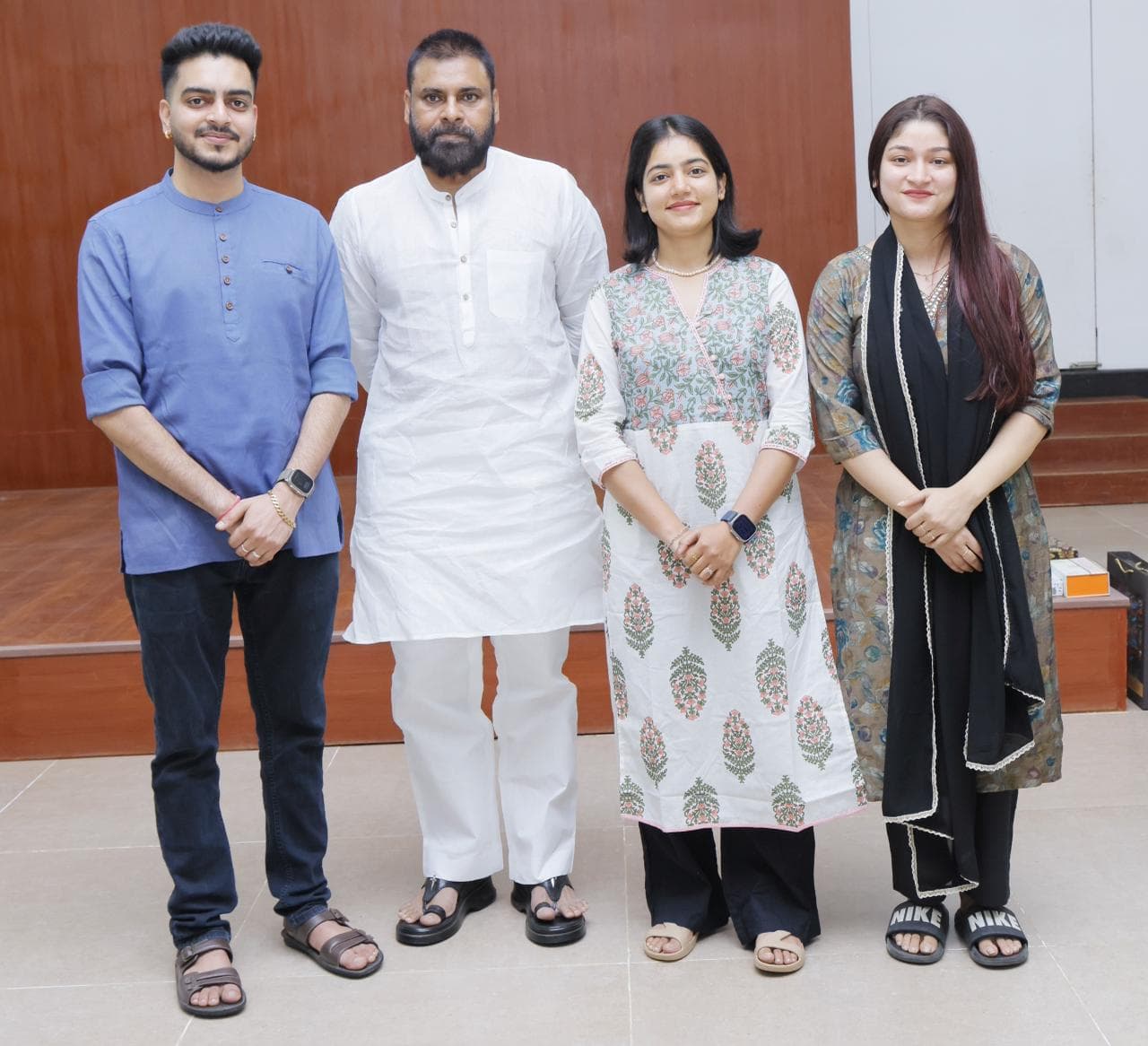 యువ ట్రావెల్ వ్లాగర్ స్వాతి రోజాను ప్రశంసించిన డిప్యూటీ సీఎం పవన్ కళ్యాణ్