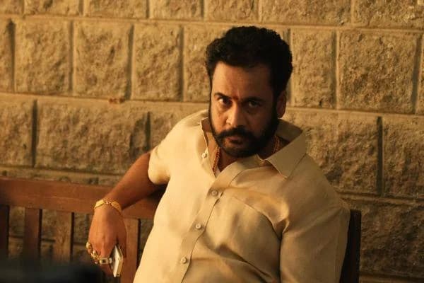 హీరోయిన్ల దుస్తులపై శివాజీ సంచలన వ్యాఖ్యలు