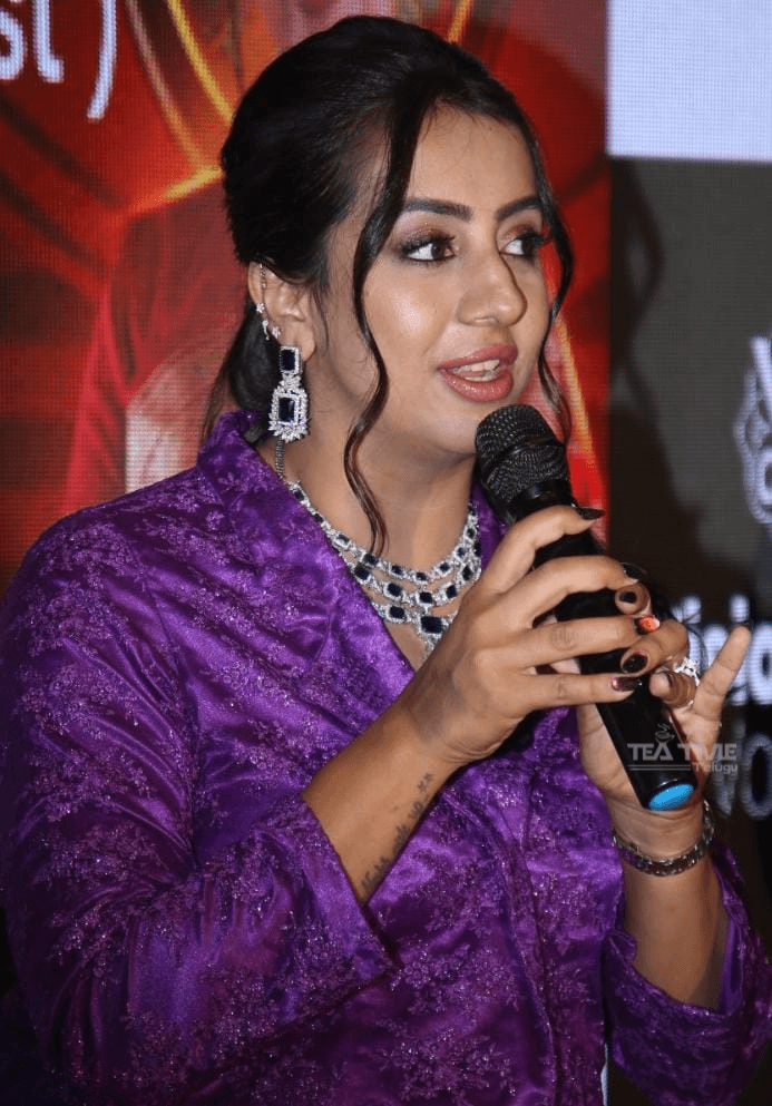 ఈ గెలుపు నాది కాదు, నా సపోర్టర్స్ మరియు ఫ్యామిలీది – బిగ్ బాస్ టాప్ 5 ఫైనలిస్ట్ సంజనా గర్లాని