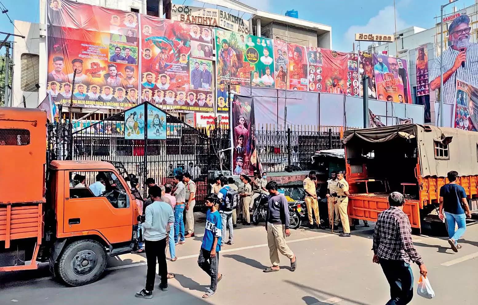 సంధ్య 70ఎంఎం థియేటర్ తొక్కిసలాట కేసు: చార్జిషీట్ దాఖలు