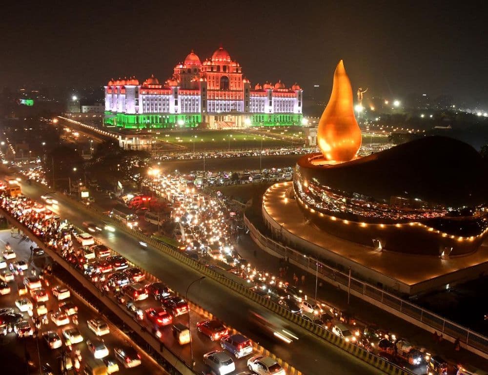 న్యూ ఇయర్‌ సందర్భంగా హైదరాబాద్‌లో ట్రాఫిక్‌ ఆంక్షలు..