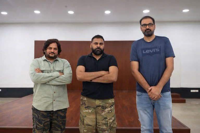 పవన్ కళ్యాణ్ ఫ్యాన్స్ న్యూ ఇయర్  సర్‌ప్రైజ్, సురేందర్ రెడ్డి డైరెక్షన్ లో కొత్త మూవీ