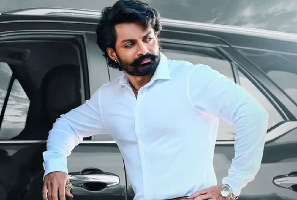 కళ్యాణ్ రామ్ కి స్టోరీ లు చెబుతున్న డైరెక్టర్లు..