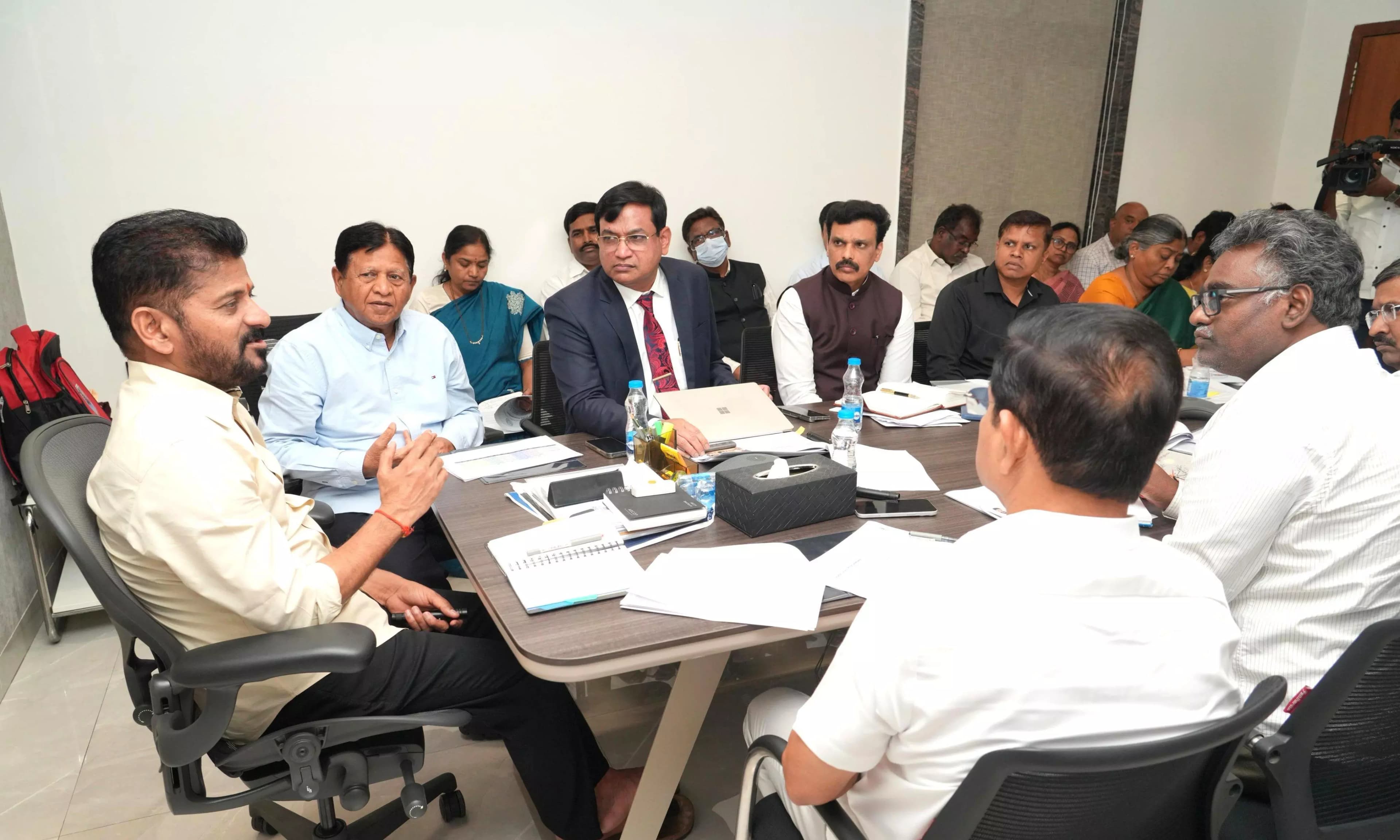 విద్యార్థుల కిట్లలో నాణ్యతే ప్రథమం: సీఎం రేవంత్ రెడ్డి