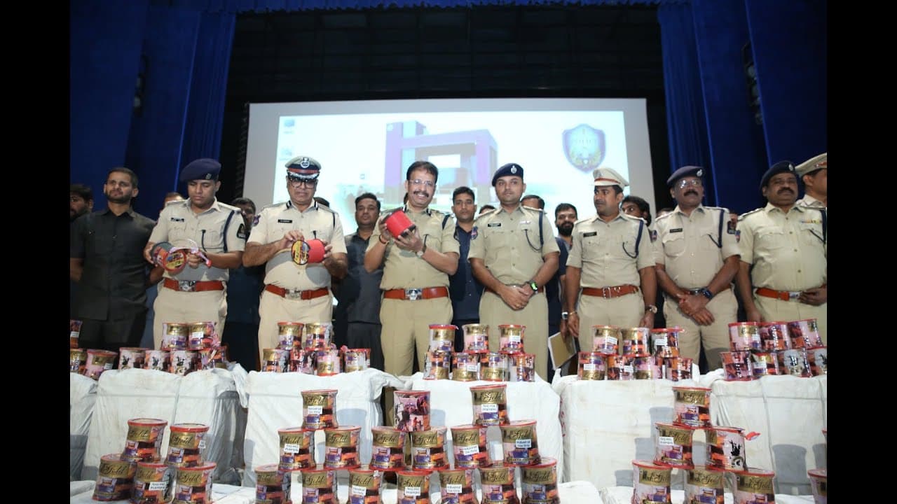 చైనా మాంజాపై సీపీ సజ్జనార్‌కు HRC నోటీసులు