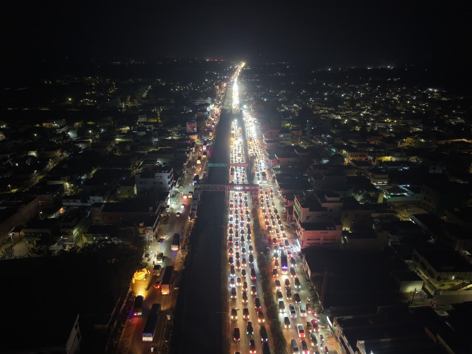 సంక్రాంతి రిటర్న్ జర్నీ... హైదరాబాద్ - విజయవాడ హైవే పై భారీ ట్రాఫిక్ జాం..