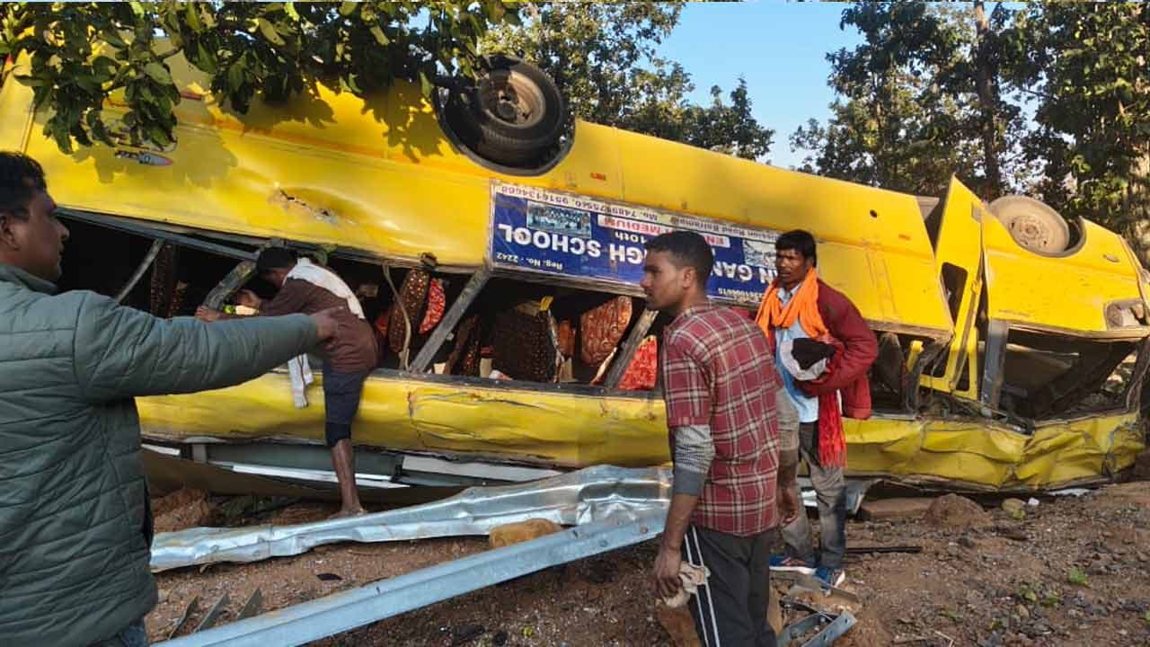జార్ఖండ్‌: వివాహానికి వెళ్తుండగా ఘోర బస్సు ప్రమాదం