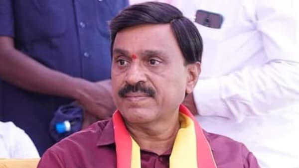 గాలి జనార్ధన్ రెడ్డి ఇంటిపై నిప్పుపెట్టిన దుండగులు !