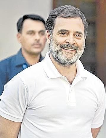 రిపబ్లిక్ డేలో ప్రోటోకాల్ వివాదం ! రాహుల్ గాంధీ, ఖర్గేకు మూడో వరుస సీట్లు