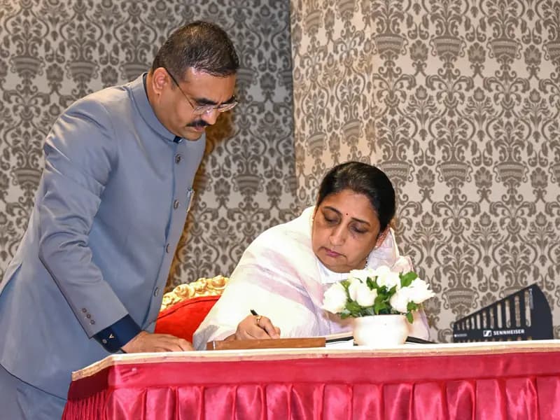 సునేత్ర పావర్ కు 3 శాఖల కేటాయింపు