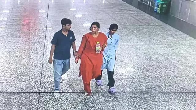 తల్లి ఇద్దరు చిన్నారులతో కలిసి బలవన్మరణం