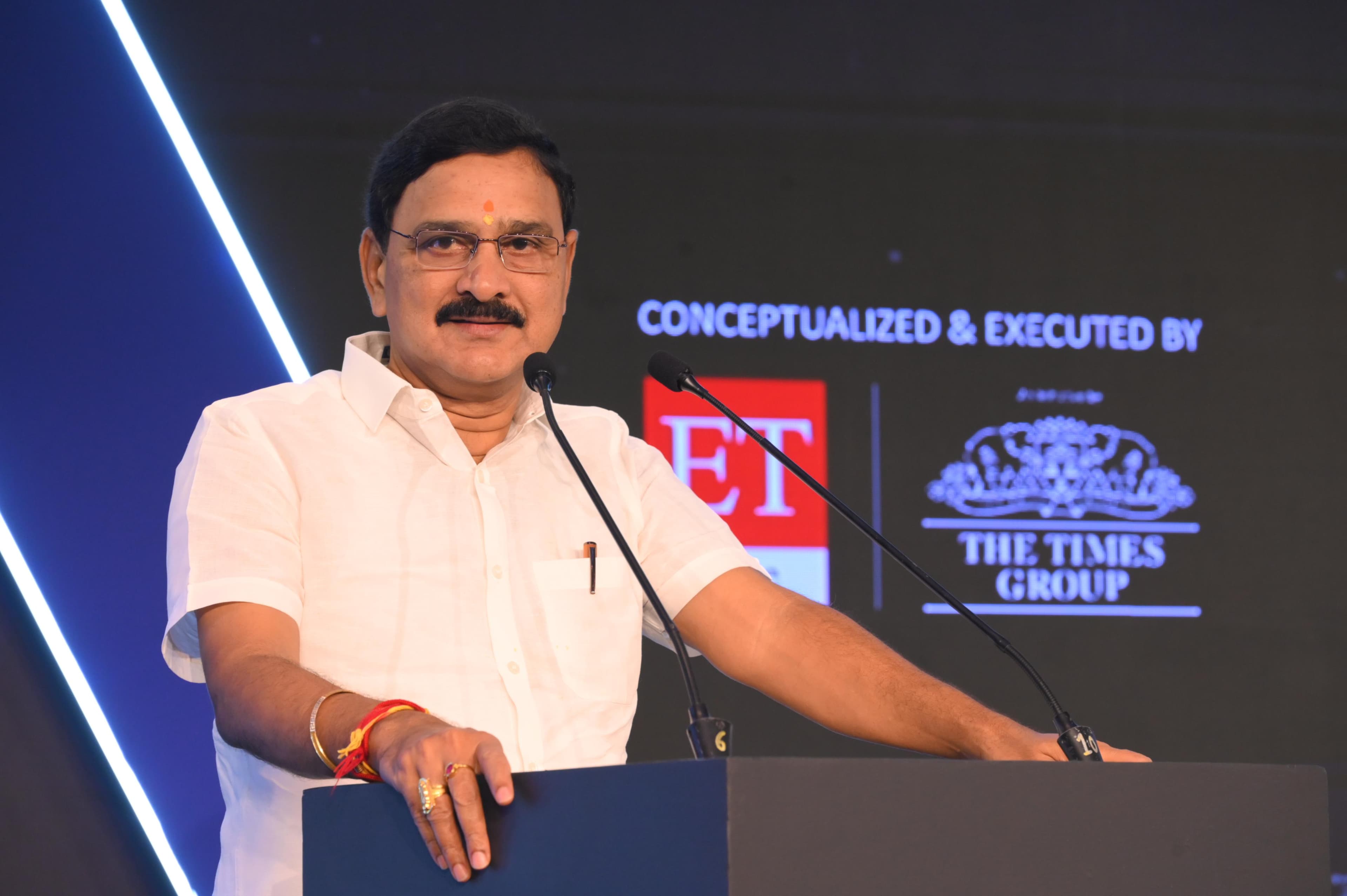 సీఎంను తిట్టడం కరెక్ట్ కాదు: కేంద్ర మంత్రి శ్రీనివాస్ వర్మ!