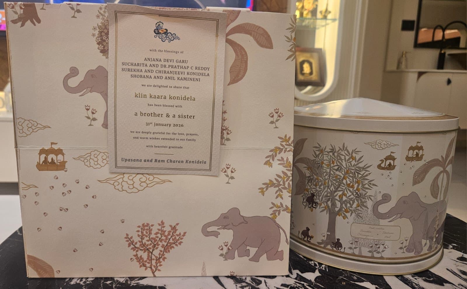 ఫ్యాన్స్ కు రాంచరణ్ ఉపాసన గిఫ్ట్స్