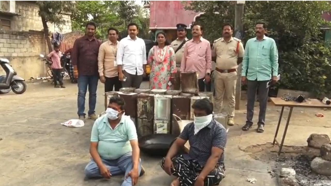 ఏలూరులో జంతుకొవ్వు నూనెపై విజిలెన్స్ దాడులు