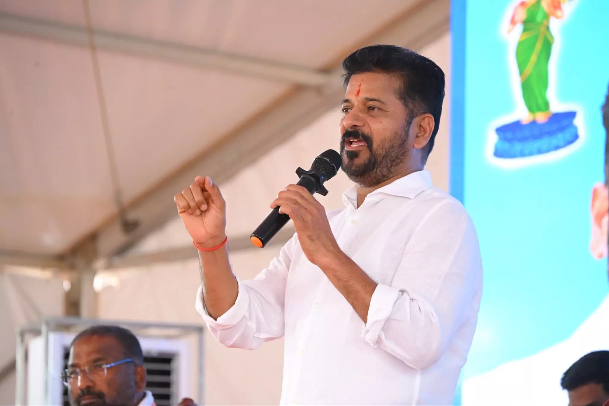 మున్సిపల్ ఎన్నికల్లో కాంగ్రెస్ అభ్యర్థులకు ఓటు వేయండి – ఓటర్లకు సీఎం రేవంత్ రెడ్డి వినతి