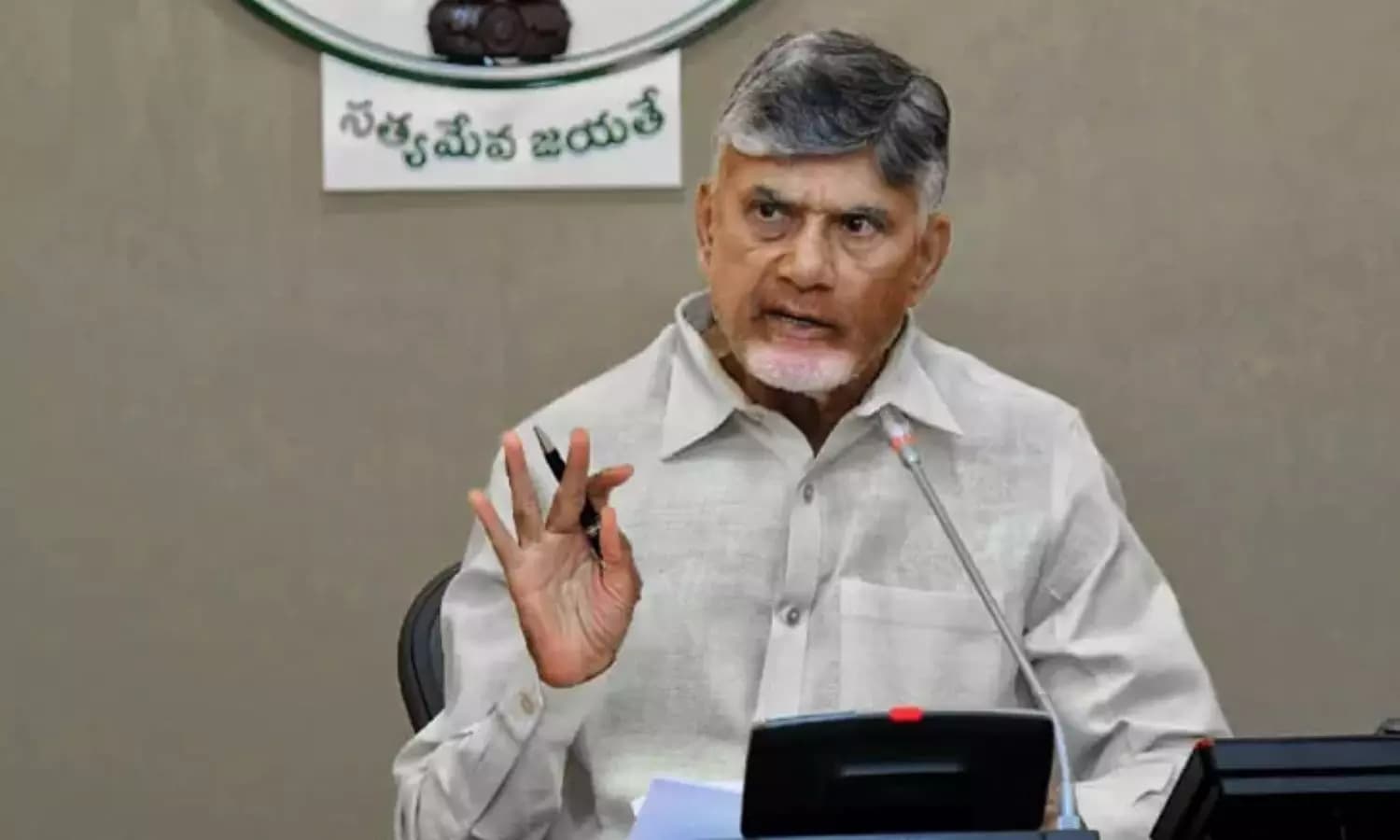 శ్రీశైలం రద్దీ పై సీఎం చంద్రబాబు రివ్యూ