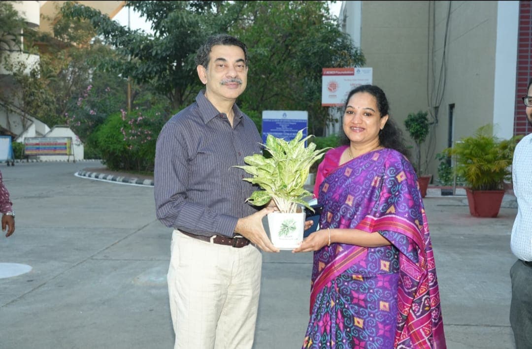 జీహెచ్ ఎంసీకి ముగ్గురు కొత్త కమిషనర్లు, ఐఏఎస్ ల బదిలీలు చేస్తూ ప్రభుత్వం ఉత్తర్వులు