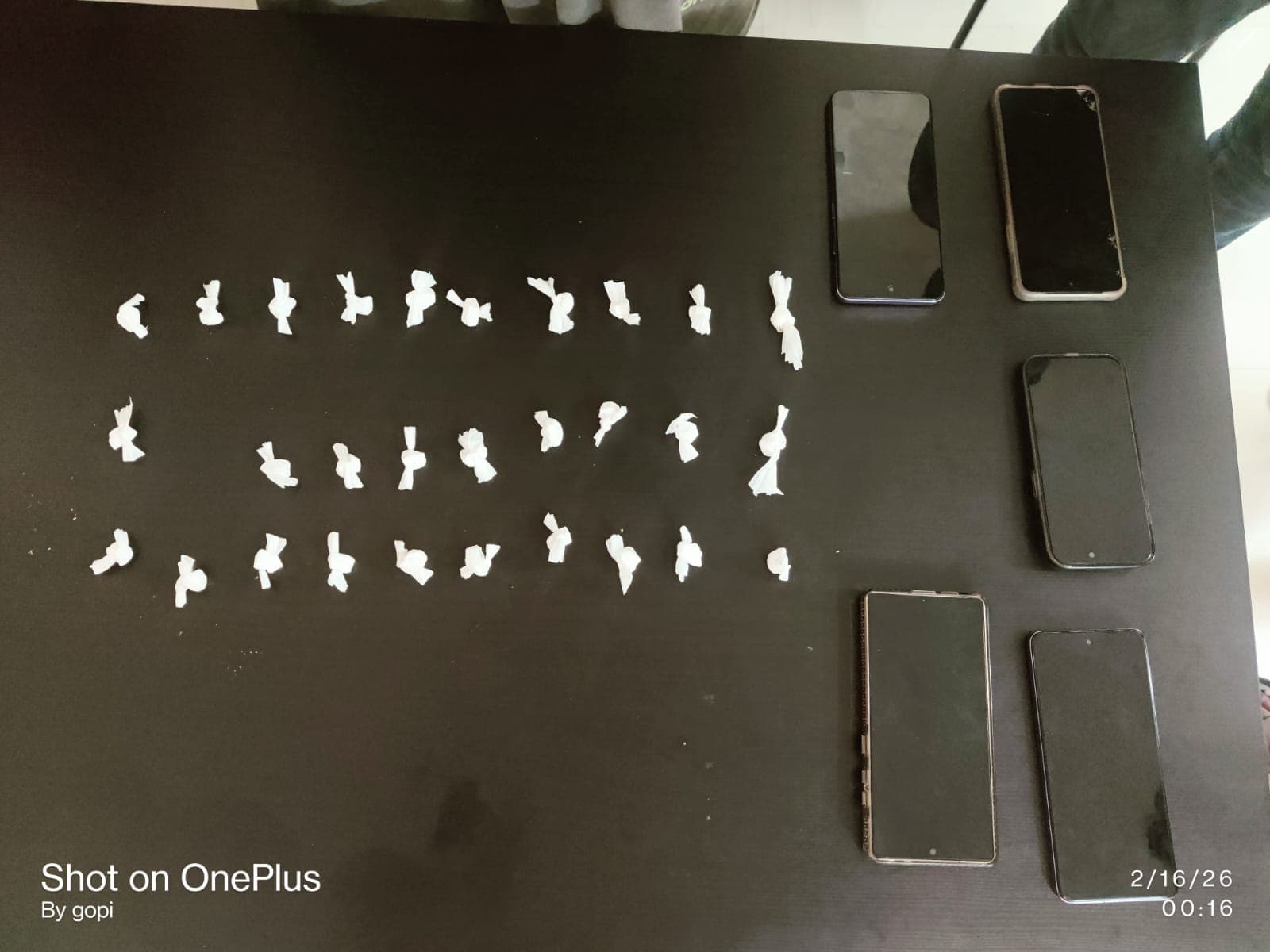 కొండాపూర్ లో అంతర్రాష్ట్ర డ్రగ్స్ ముఠా అరెస్ట్  