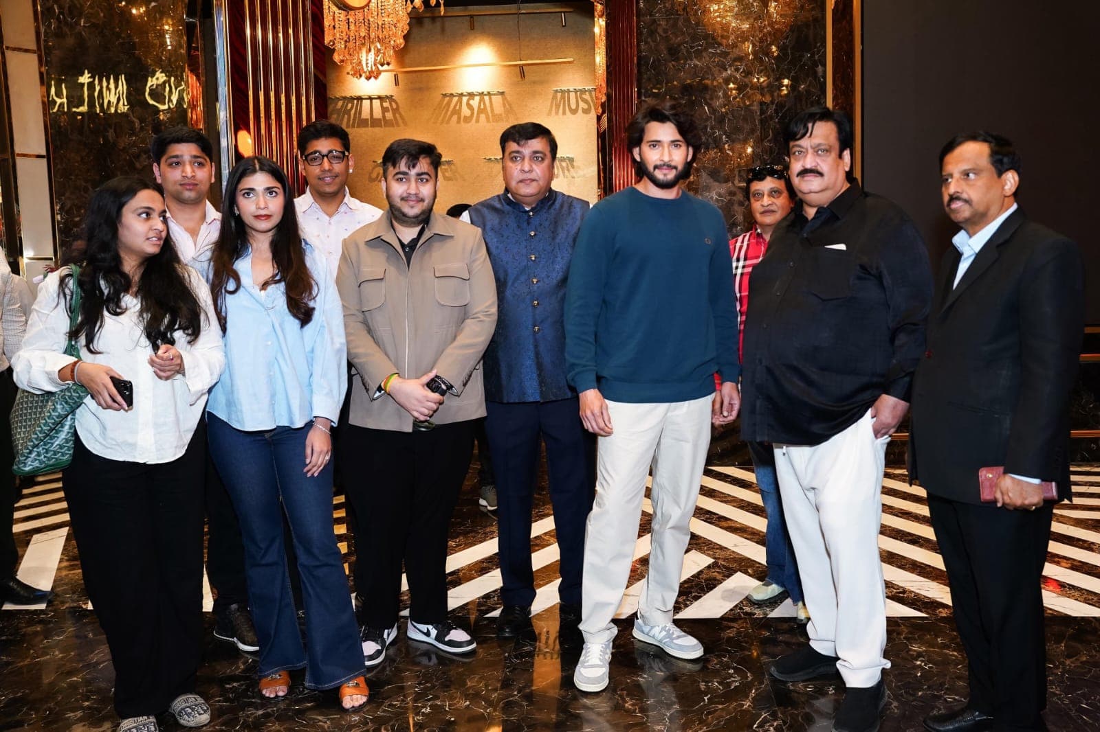 బెంగళూరు ఏఎంబీలో మహేష్ బాబు సందడి