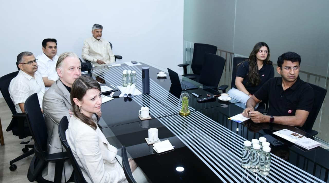 ఏడాదిన్నరలో ప్రతి ఇంటికీ హైస్పీడ్ ఇంటర్నెట్ -  సీఎం చంద్రబాబు !