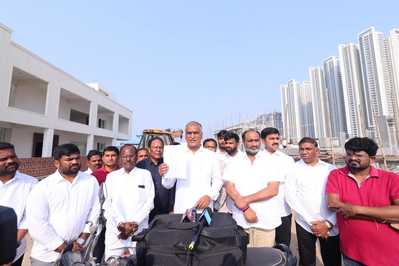 రేవంత్ రెడ్డి కళ్లు దేవుడి మాన్యాల మీద పడ్డాయి - మాజీ మంత్రి హరీష్ రావు 