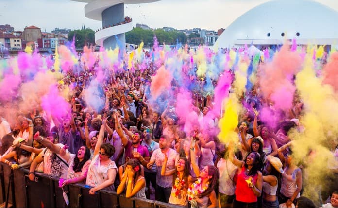 తెలంగాణలో హోలి సంబరాలు