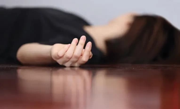 వ్యాపార నష్టాలతో మహిళ ఆత్మహత్య