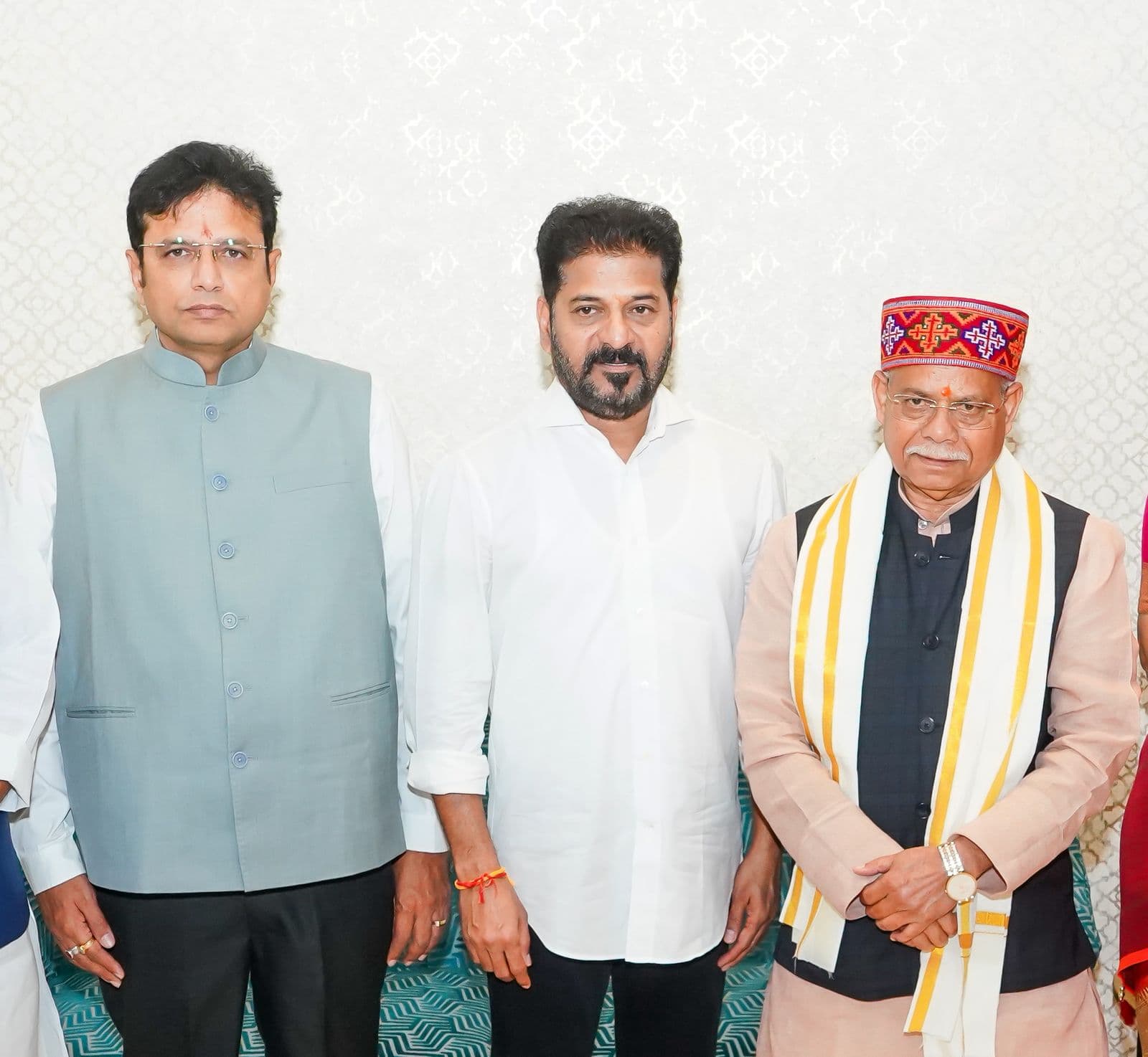 కొత్త గవర్నర్ కు స్వాగతం పలికిన సీఎం రేవంత్ రెడ్డి