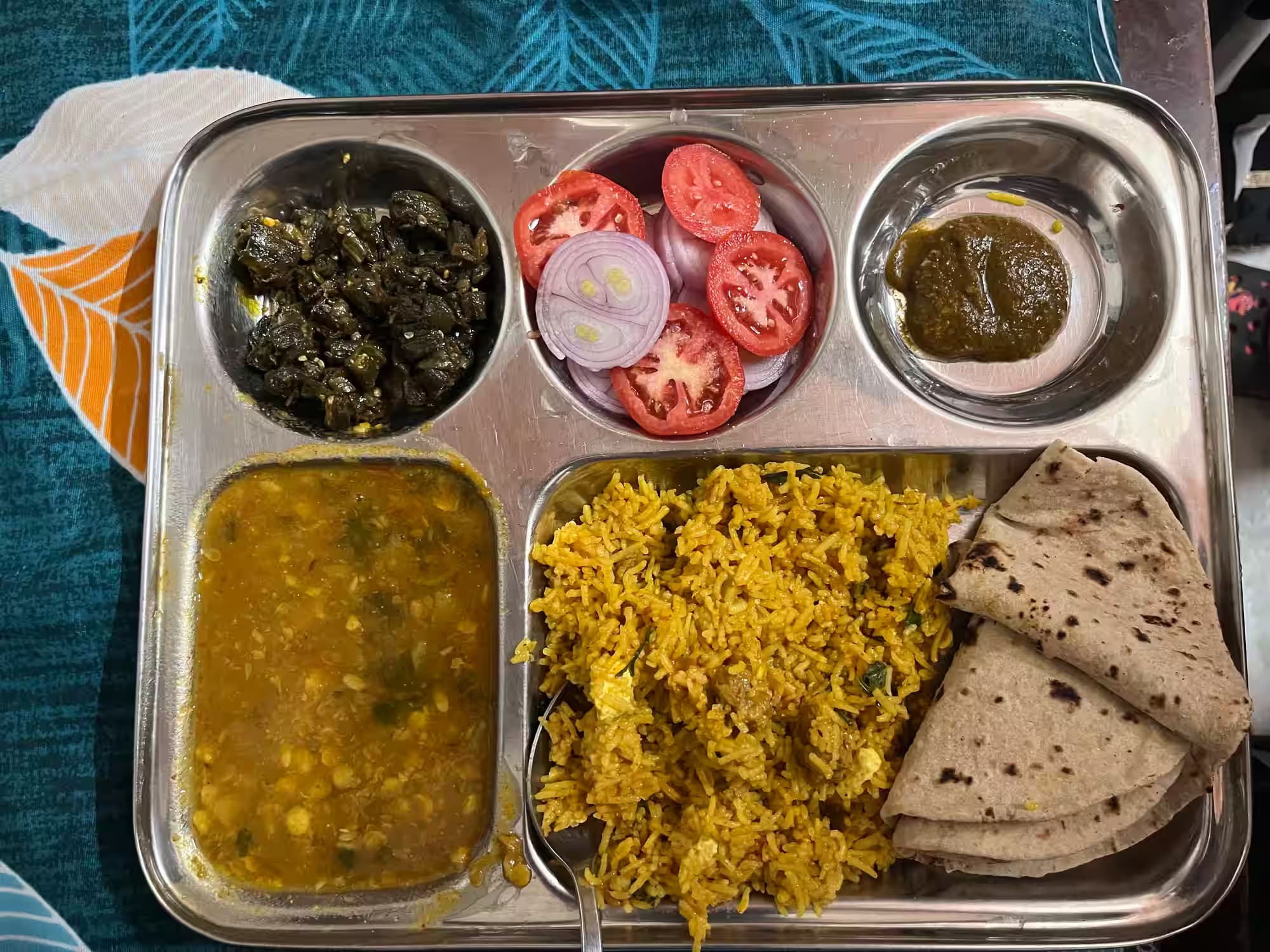 గ్యాస్ కొరతతో హాస్టళ్లలో ఆహార పరిమితులు