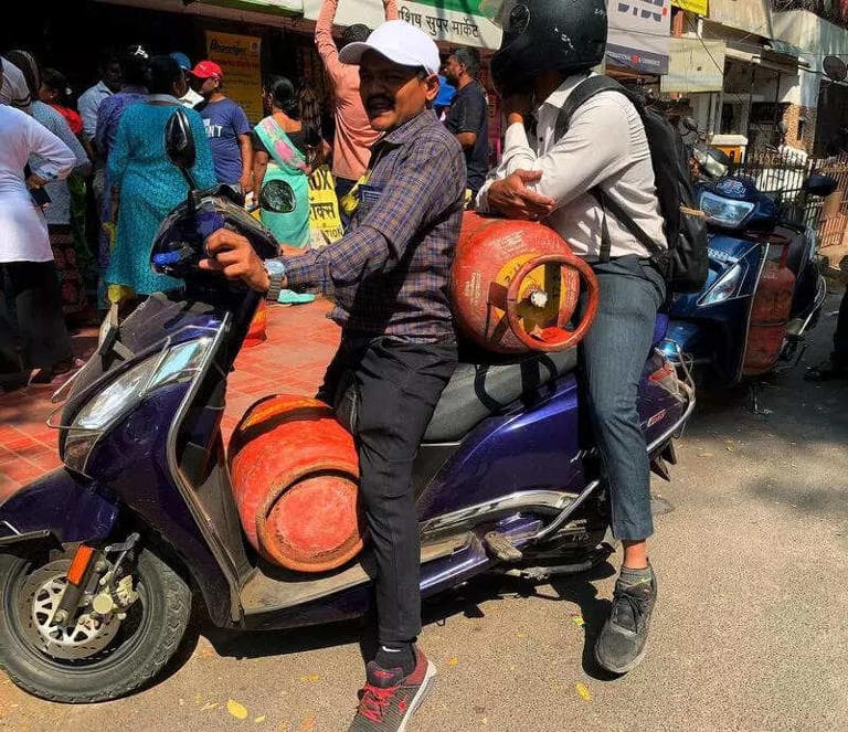 ఒక్కసారిగా పెరిగిన బుకింగ్‌లతో ఇబ్బందులు..!