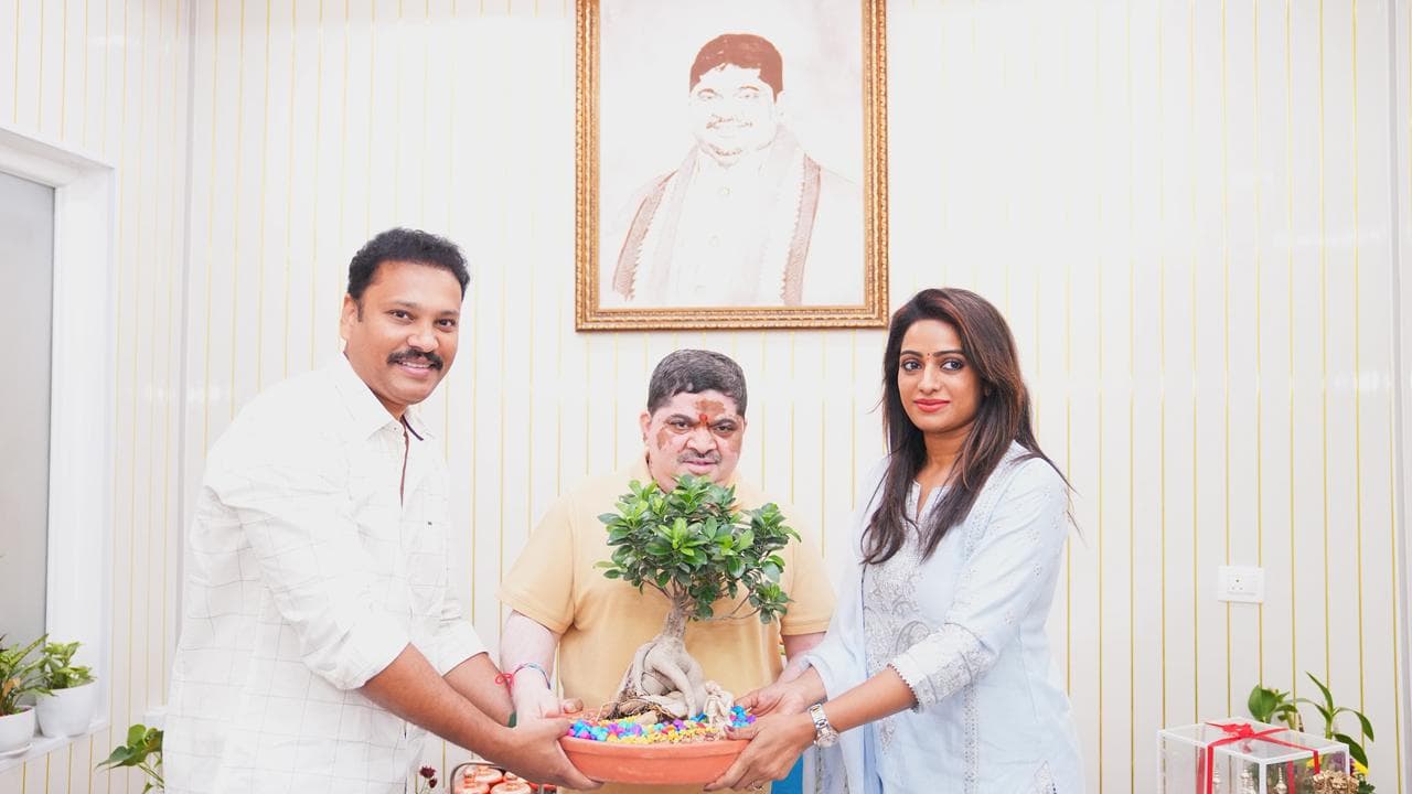 మహిళల భవిష్యత్తుపై మంత్రి పొన్నం ప్రభాకర్‌తో ఉదయ భాను భేటీ