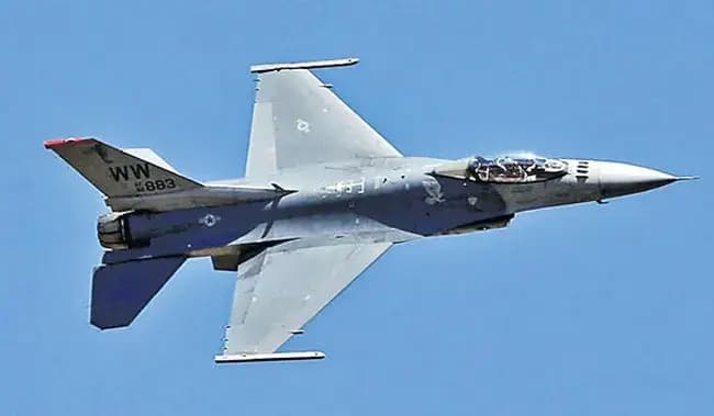 అఫ్గానిస్థాన్‌లో పాక్ వైమానిక దాడులు.. 200 మంది మృతి