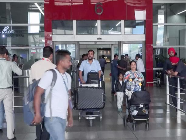 ఇరాన్, ఇజ్రాయెల్ యుద్ధం.. 2.6 లక్షల మంది భారతీయులు వెనక్కి