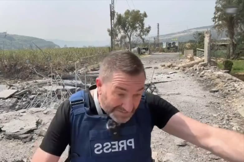 లెబనాన్‌లో మిసైల్ దాడి నుంచి తృటిలో తప్పించుకున్న జర్నలిస్టు