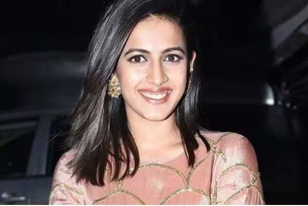 మళ్లీ మేకప్ వేసుకునేందుకు రెడీ అంటున్న నిహారిక....