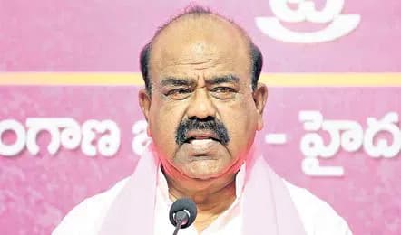 విద్యార్థులను మోసం చేస్తున్న ప్రభుత్వం: మధుసూదనాచారి